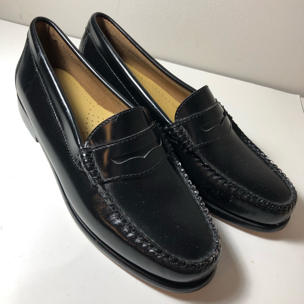 Bass Weejuns loafers  size 7 1/2 black